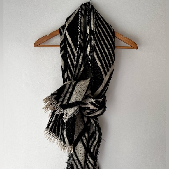 Oak & Fort Scarf - Picture 1 of 3